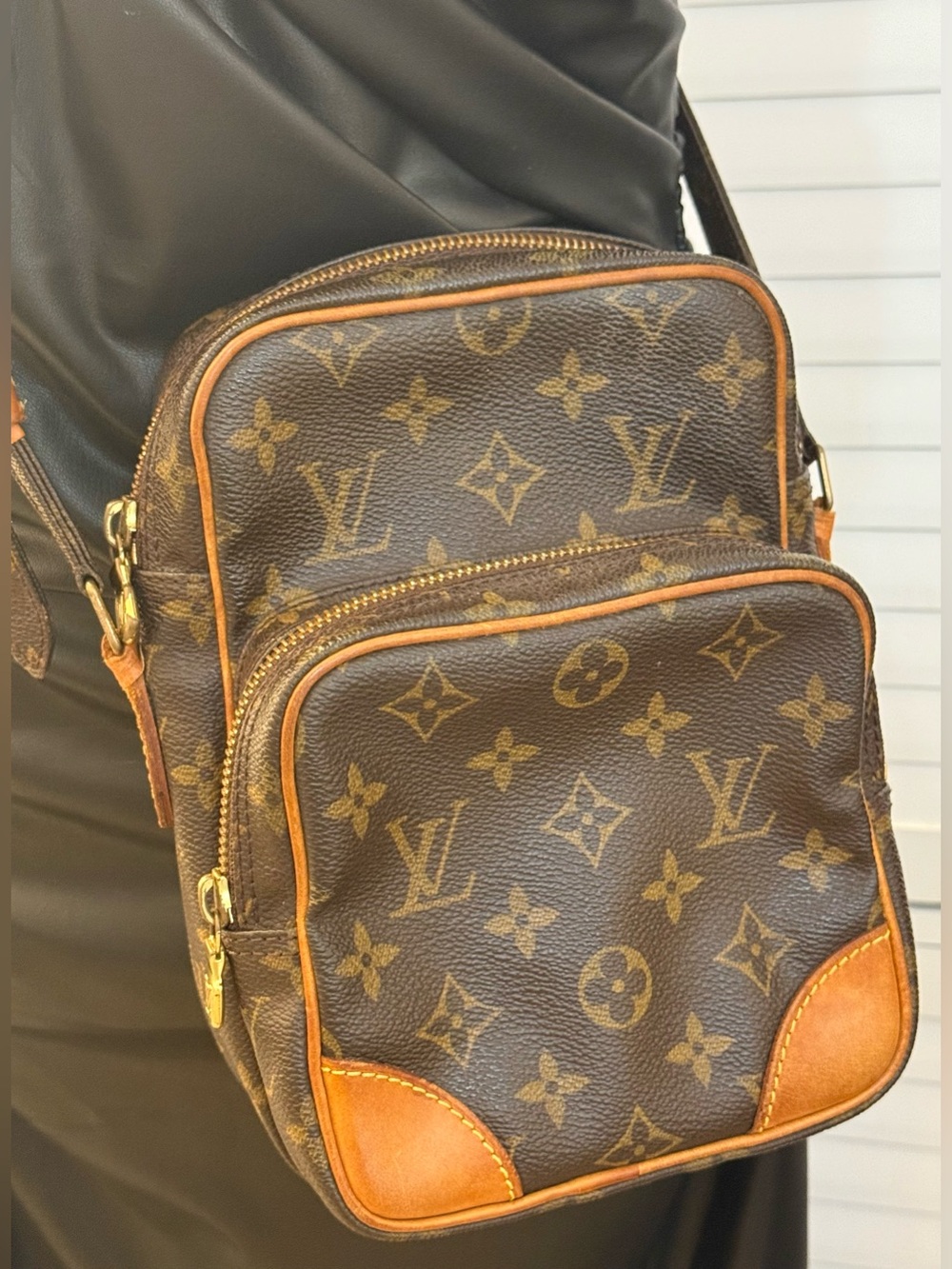 Vintage Louis Vuitton monogram Brown Amazone crossbody camera bag authentic EUC - Picture 4 of 16
